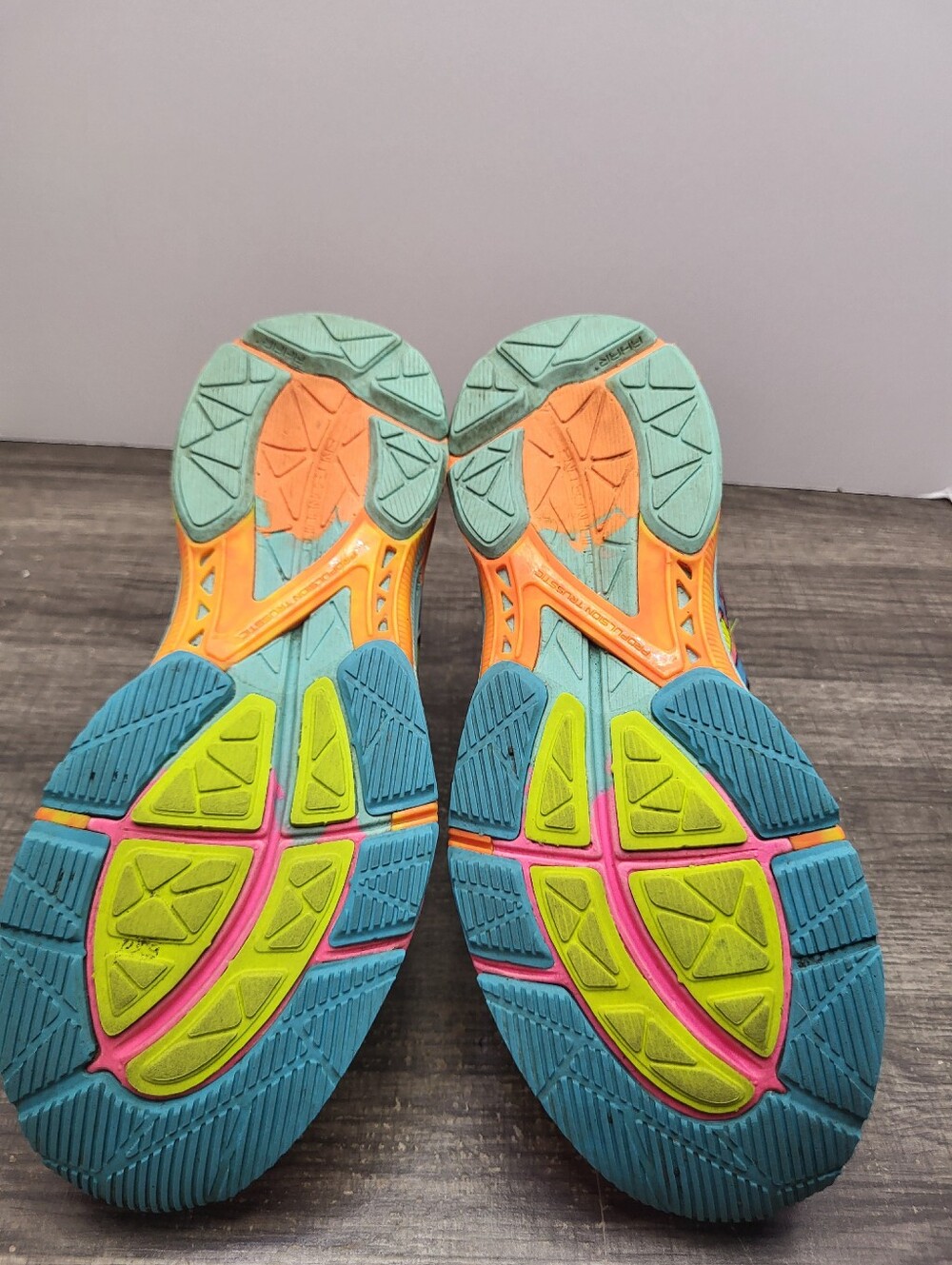 Asics Gel-Noosa Tri 10 Women's Size 7 Running Shoes T580N Neon Graffiti - Picture 8 of 10